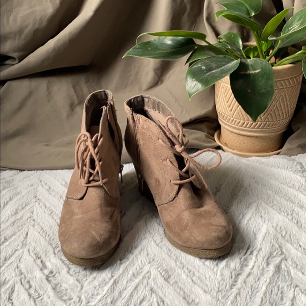 Light brown booties